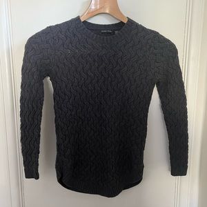 Jeanne Pierre Women’s gray cotton cable knit crew neck sweater.